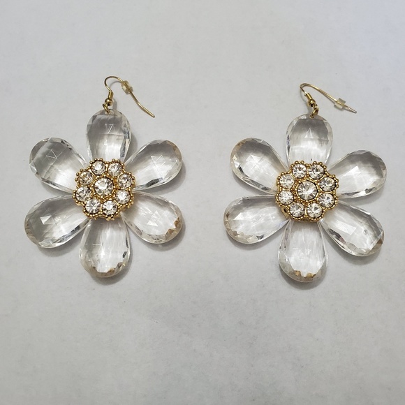 Jewelry - Large gold tone flower earrings